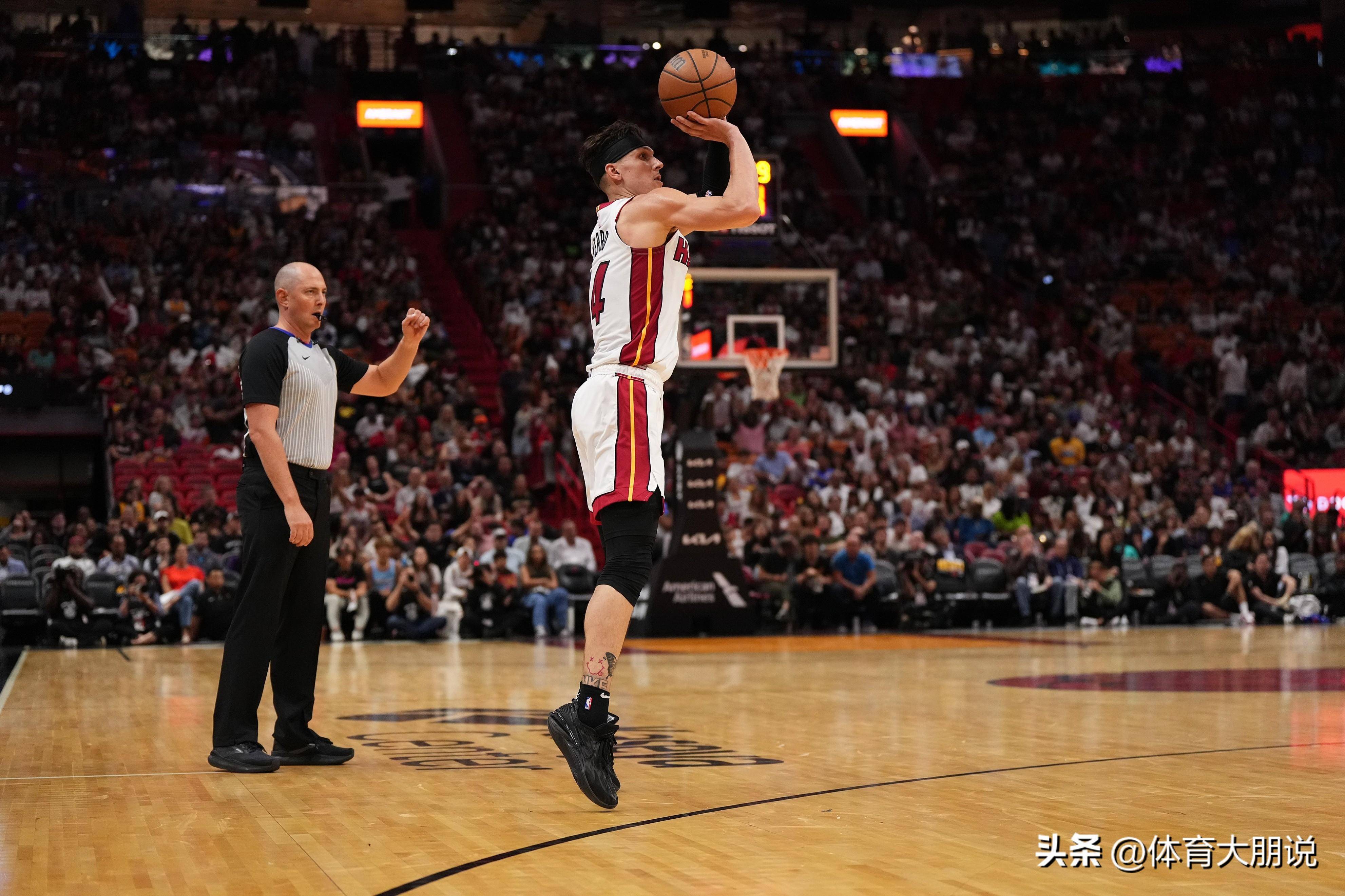 九游官网入口地址-包含今夜底特律活塞备战CBA季后赛，篮板制胜细节曝光，震撼外界，细节决定成败的词条